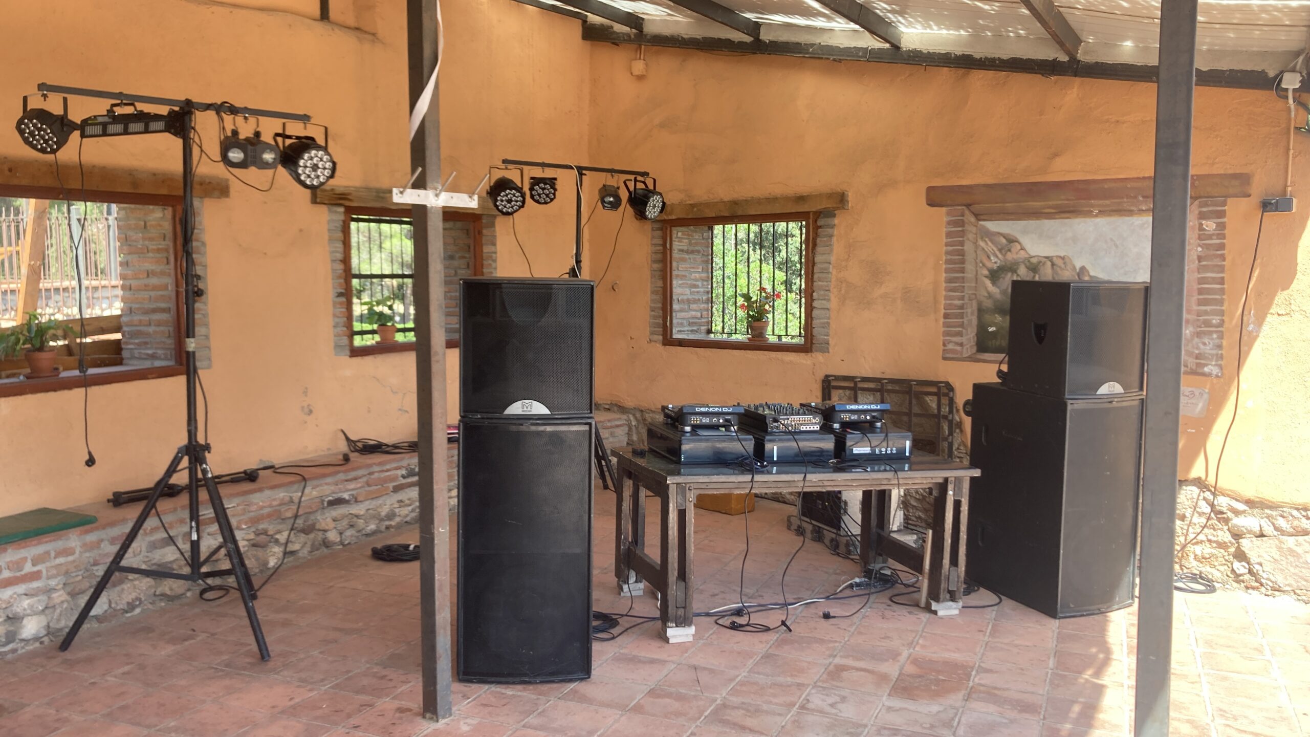Pantalla LED escenario P3.9 alquiler concierto Barcelona